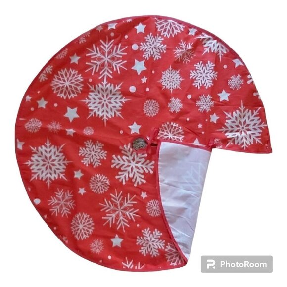 NWOT 34" Red Christmas Tree Skirt W/Cream Colored Snowflakes/Stars Tie Closure - Picture 2 of 3